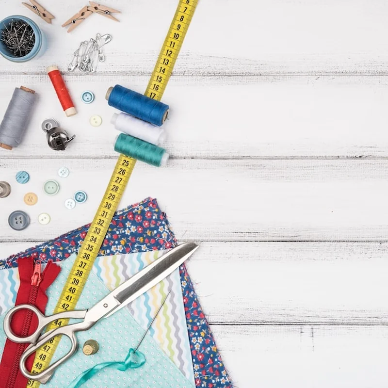 Co uszyć z resztek tkanin? Pomysły na wykorzystanie materiału