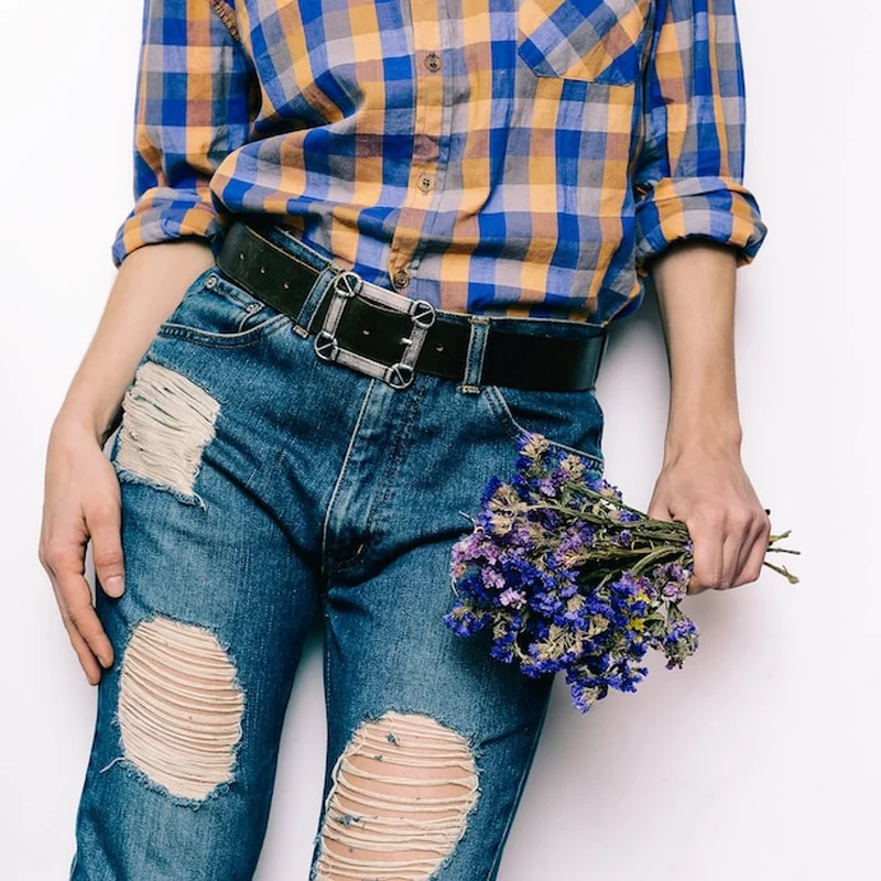 Czy można iść w jeansach na wesele? Poradnik