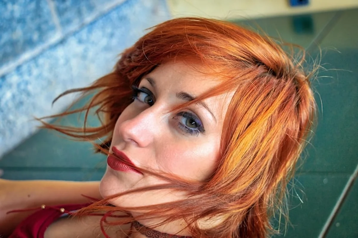 Młoda kobieta z bliska