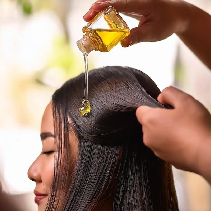 Jak olejować włosy olejem kujawskim? Sprawdź prosty przepis