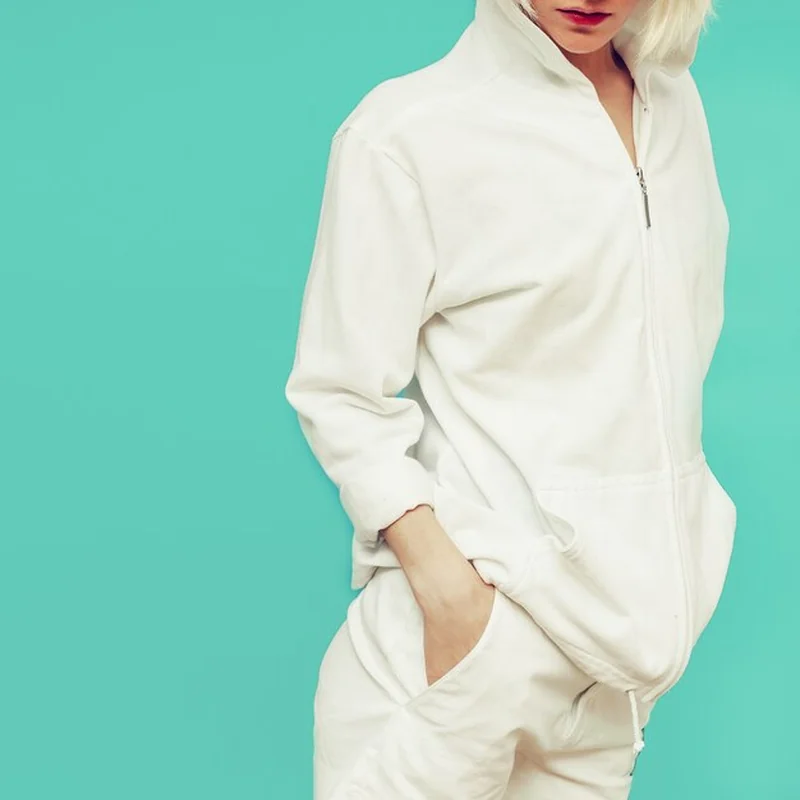 Jak wybrać dres damski, który się nie kulkuje? Sprawdź nasze typy