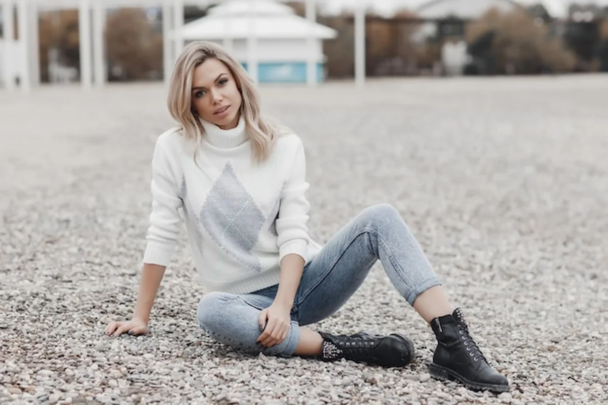 Młoda kobieta na zewnątrz